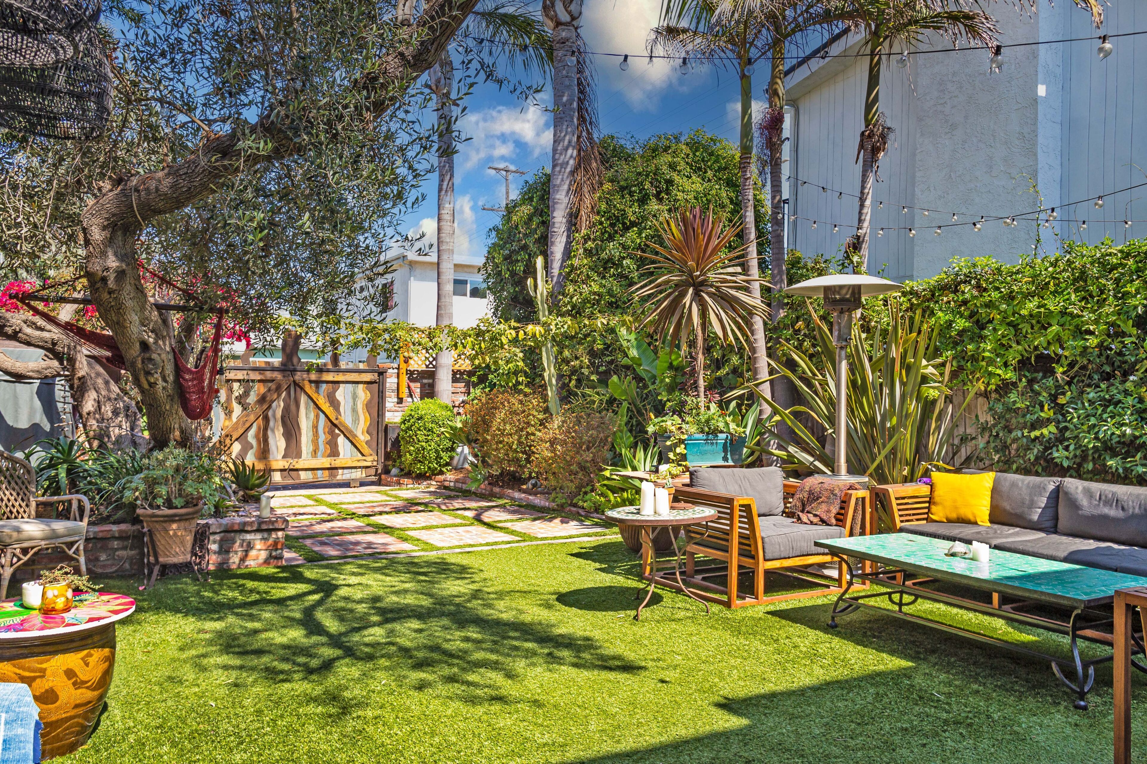 Lovely Venice Getaway Home, Half block from Beach