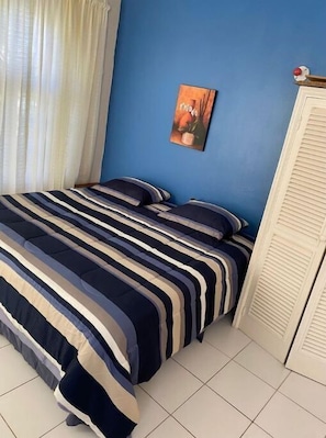 1 chambre, fer et planche à repasser, Wi-Fi, draps fournis