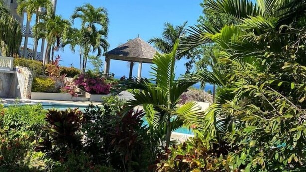 A resort with a pool, palm trees, and a gazebo. - Relax with us Casa de Columbus!
5- mins from the beach and other fun activities! (Ocho Rios)