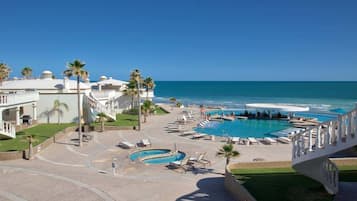 Utomhuspool och uppvärmd pool