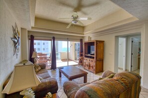 Fernseher, Tischtennisplatte