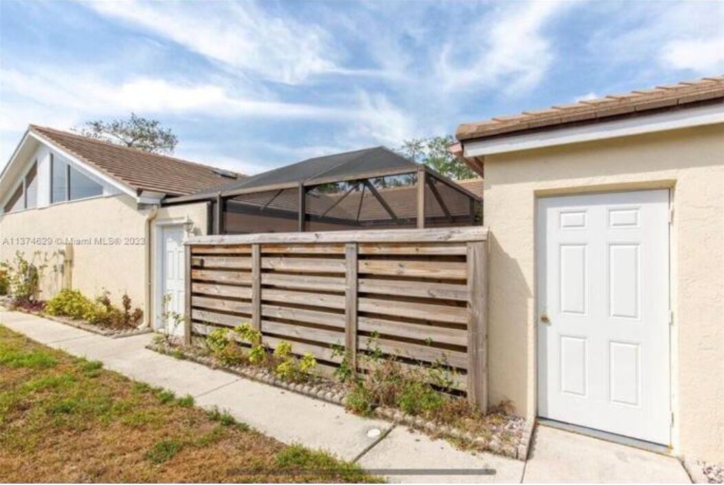 Cozy 2 Bed 2 Bath villa at Wellington, FL