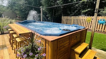 Bain à remous extérieur