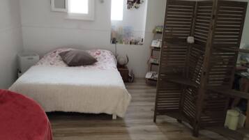 2 slaapkamers, een strijkplank/strijkijzer, gratis wifi