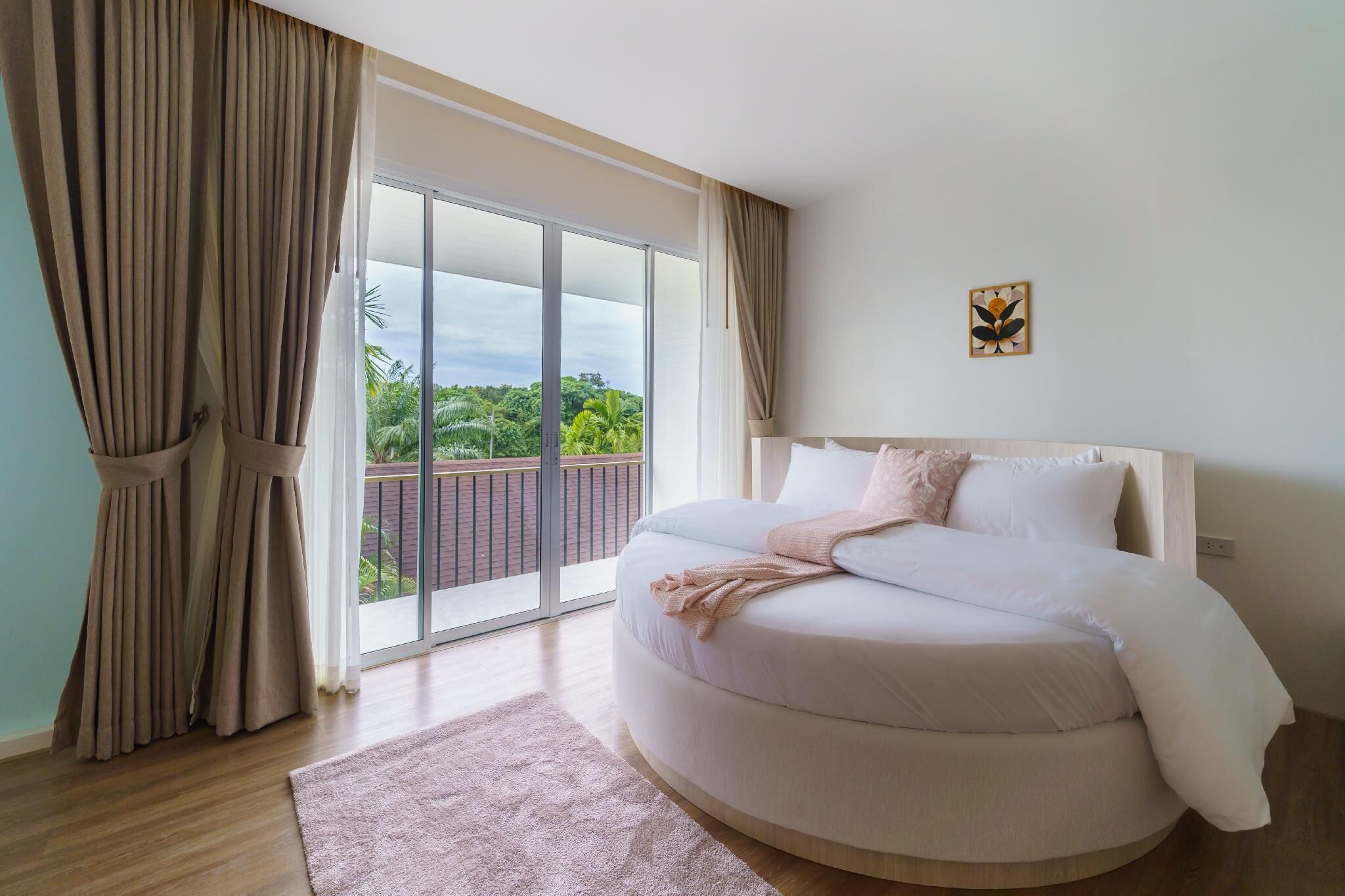 Deluxe Honeymoon Room with Balcony | 1 bedroom, premium bedding, individually decorated, desk