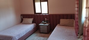 3 chambres, fer et planche à repasser, Wi-Fi, draps fournis