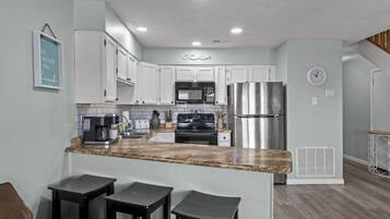 KĂŒhlschrank, Mikrowelle, Ofen, Herdplatte