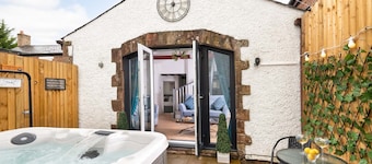 Beautiful 2-bed Cottage in Brampton