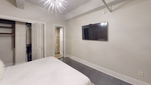 2 bedrooms, WiFi, bed sheets - 60 Night Minimum Rental - FQ Apt. 2B/2B (New Orleans)