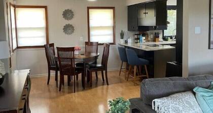 3+ Acre Serene and Quiet Park Like Setting Cottage Get Away Perfect for the CWS!