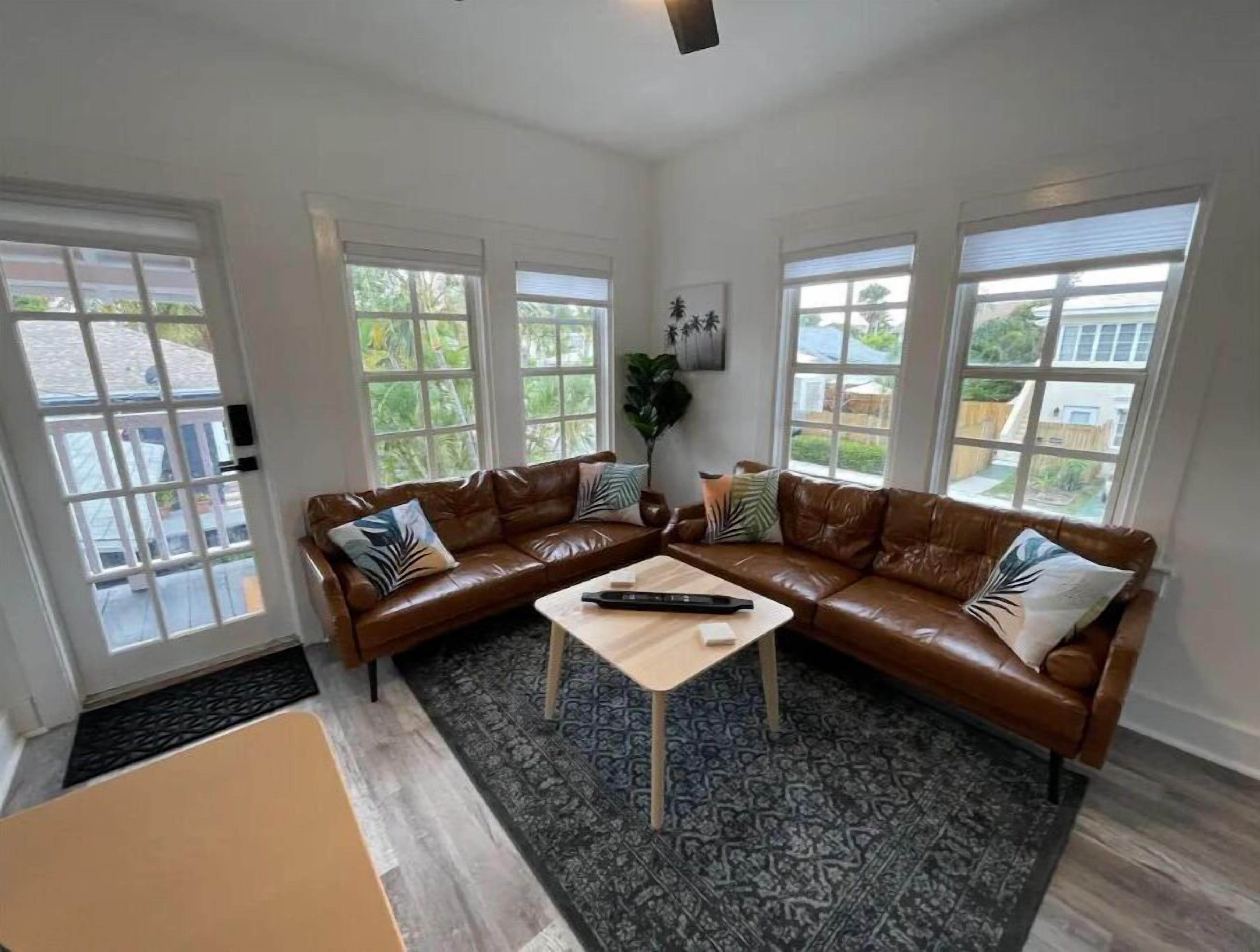 Smart-TV, Musikbibliothek, Videothek, Stereoanlage