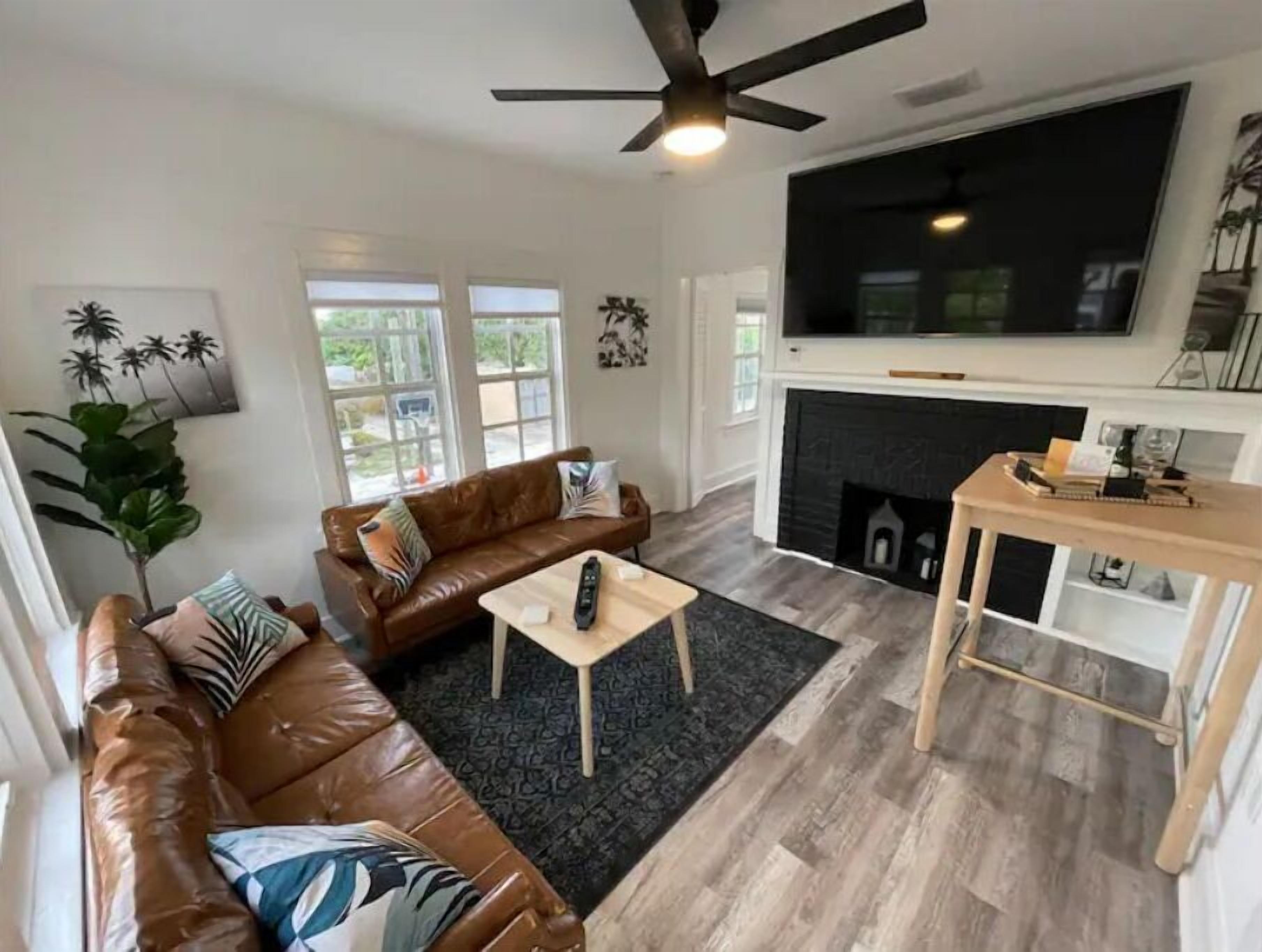 Smart-TV, Musikbibliothek, Videothek, Stereoanlage