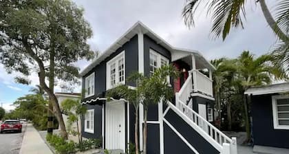 Modern 2BR Steps 2 Water Near Downtown! Fast Wifi