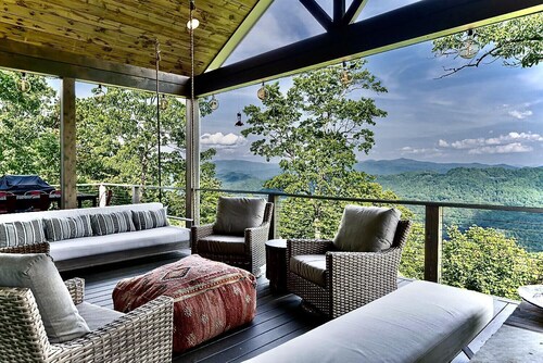 5 Star Luxury, Lake Access, Spectacular Views!