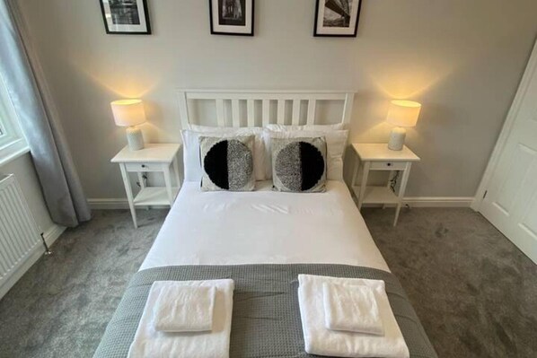 2 bedrooms, iron/ironing board, free WiFi, bed sheets