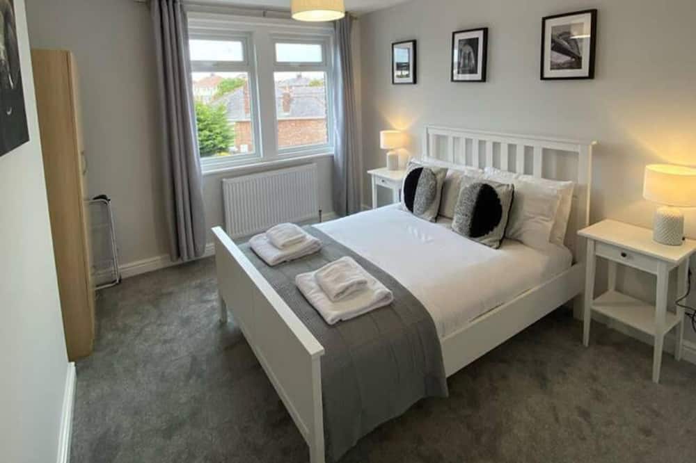 Flat - Sleeps 4 - Pet Friendly - Parking - Amble