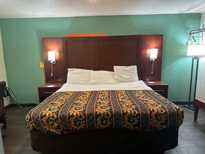 Room, 1 King Bed, Smoking | Desk, bed sheets - Hillcrest Motel By OYO Aurora IN Near Lawrenceburg (Aurora)
