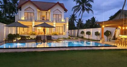 4 Bedroom Private Villa on the Beach