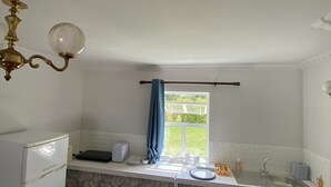 Apartment, Multiple Beds | Private kitchen | Fridge, stovetop, electric kettle - Impeccable 2-bed Apartment in Lisselton (Ballydonohoe)