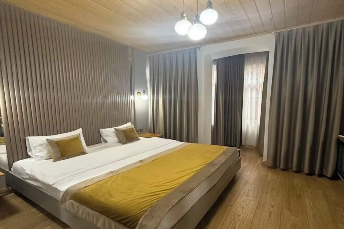 Egyptian cotton sheets, premium bedding, pillow-top beds, in-room safe