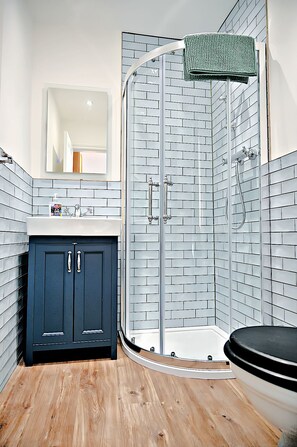 Hårtørrer, håndklæder, Sæbe, Toiletpapir