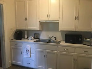 Fridge, microwave, oven, stovetop - Windsor Lofts 3 (Roanoke)