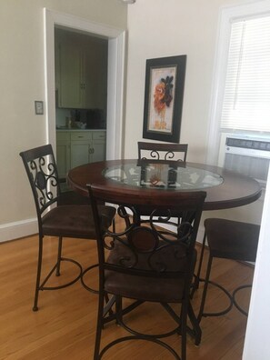 Dining - Windsor Lofts 4 (Roanoke)