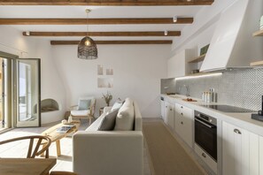 Kjøleskap, ovn, oppvaskmaskin og kaffetrakter/tekoker