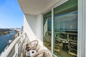 Property grounds - Junior Suite 33rd Flr in Fontainebleau Miami Beach (Miami Beach)