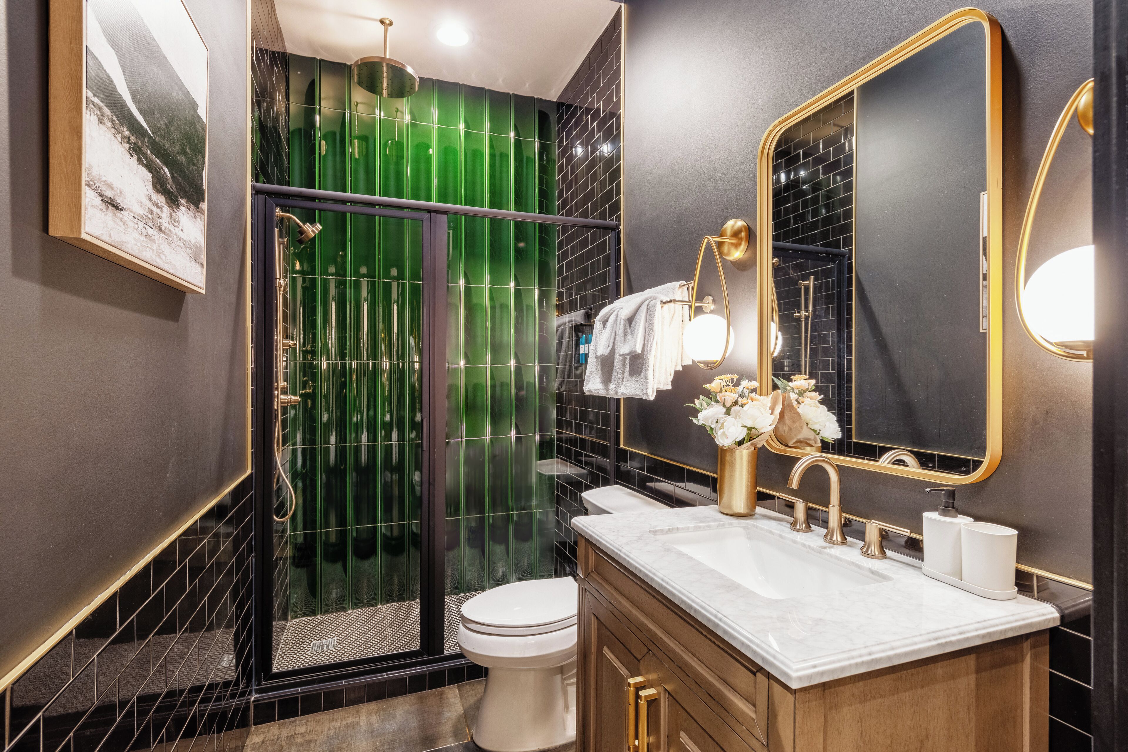 シャワー、ヘアドライヤー、タオル