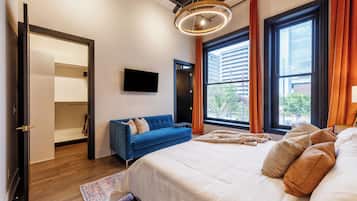 2 bedrooms, desk, WiFi, bed sheets