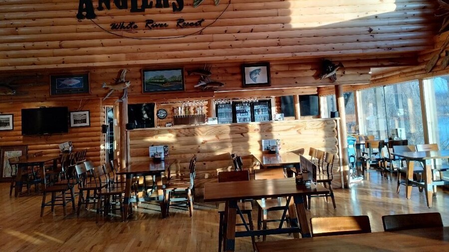 Anglers Riverfront Motel