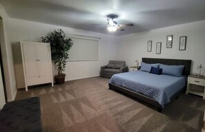 5 Schlafzimmer, Schreibtisch, Bügeleisen/Bügelbrett, kostenloses WLAN