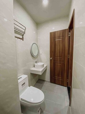 Shower, hair dryer, towels, shampoo - B786/ Studio 25m2/ Big Window + Kitchen + Netflix (Thành phố Hồ Chí Minh)