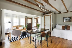 1 bedroom, iron/ironing board, WiFi, bed sheets - 'The Pink Pad' Twin Cities Getaway Bungalow with a cozy loft  (Minneapolis)