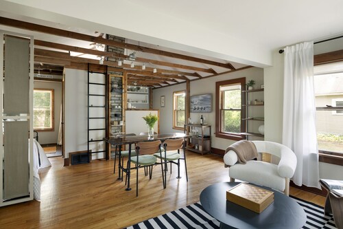 'The Pink Pad' Twin Cities Getaway Bungalow with a cozy loft 