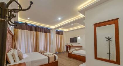 TOP RICH HOTEL- Family Room, Lake View #1