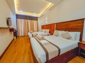 1 bedroom, iron/ironing board, WiFi, bed sheets - TOP RICH HOTEL- Family Room, Lake View #1 (Nuwara Eliya)