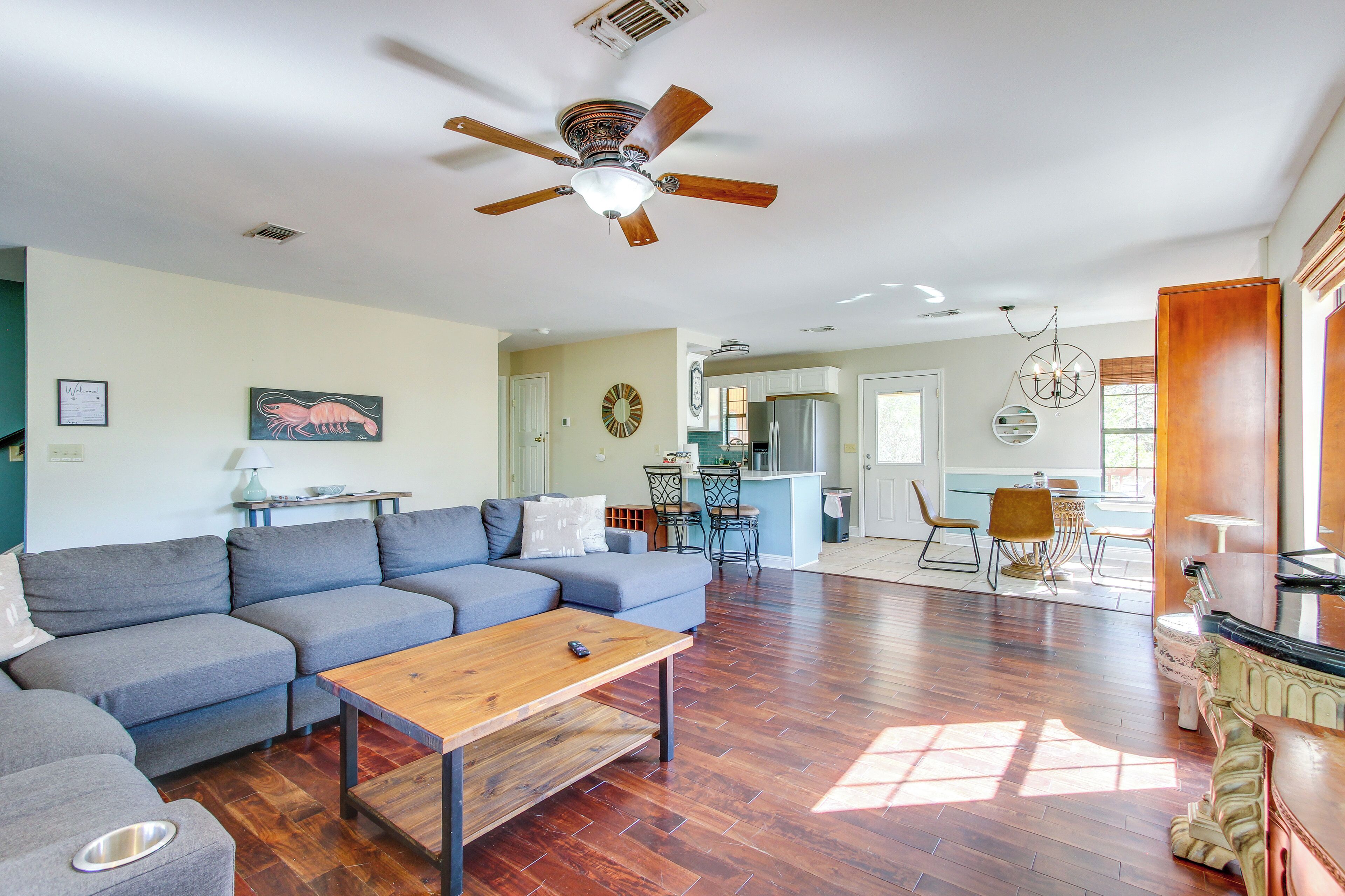 Télévision, table de tennis de table, livres