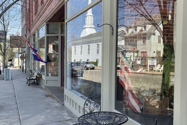 Antiques / Souvenirs / Boutiques in Hammondsport