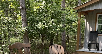BLUE MOON - ROMANTIC - OFF GRID - WINE TRAIL CABIN - Pet Friendly! 4 Seasons