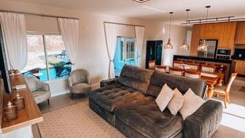 Hus til brudepar - boblebad - ved bjerg | Opholdsområde | Bordtennisbord, legetøj