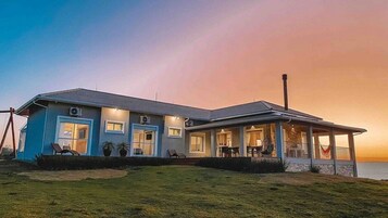 Casa lua de mel, banheira de hidromassagem, ao lado da montanha | Fachada