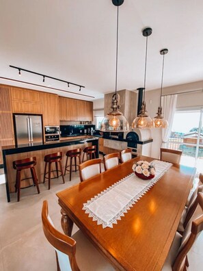 Honeymoon huis, bubbelbad, uitzicht op gebergte | Dineren