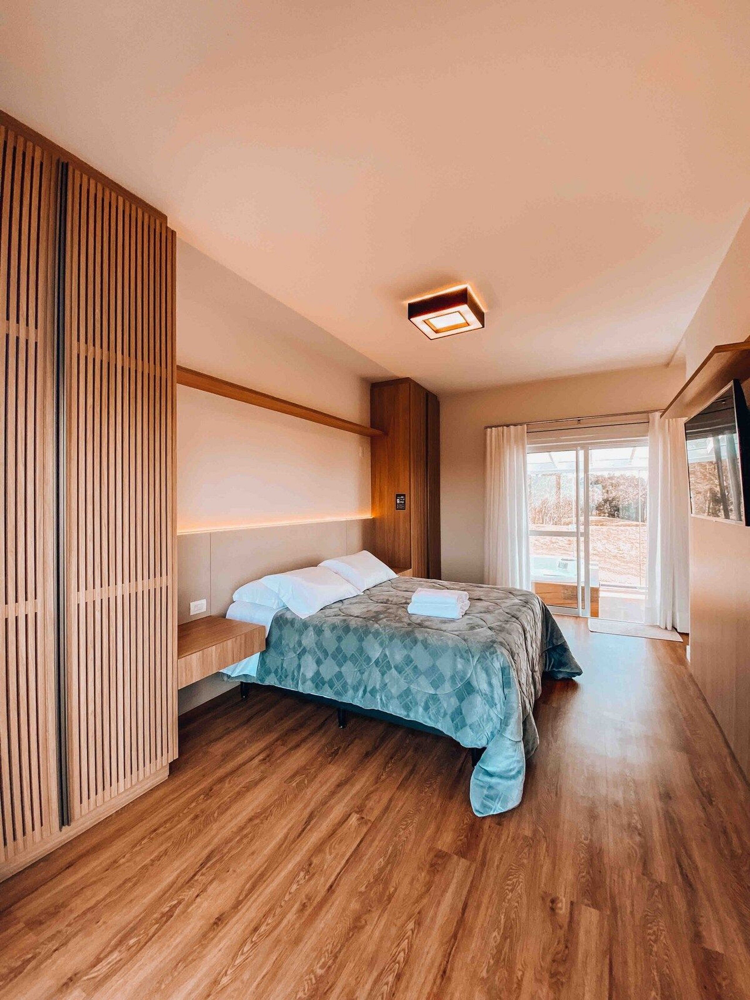 Honeymoon House, Jetted Tub, Mountainside | 3 bedrooms, Egyptian cotton sheets, premium bedding