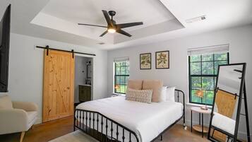 3 bedrooms, desk, travel cot, free WiFi