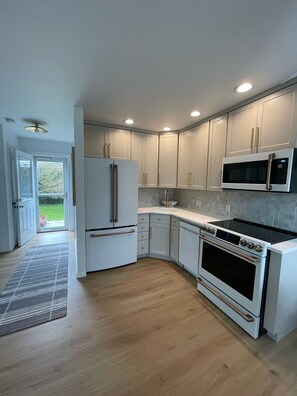 Updated kitchen/ cabinets / appliances / countertops