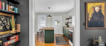 Enchanting Bungalow - 2BR Historic Hidden Gem