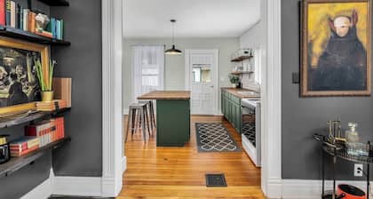 Enchanting Bungalow - 2BR Historic Hidden Gem