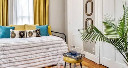 Enchanting Bungalow - 2BR Historic Hidden Gem
